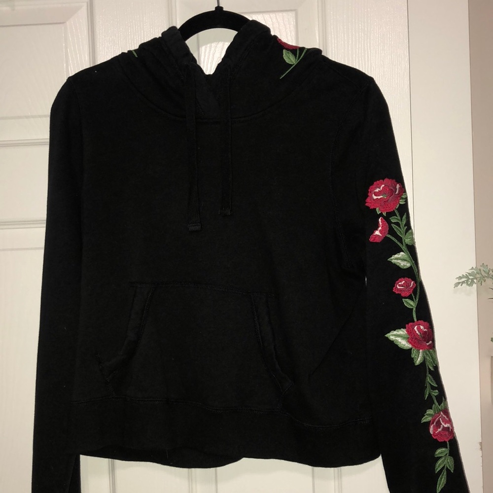 SOLD Hollister sweater - Picture 1 of 2
